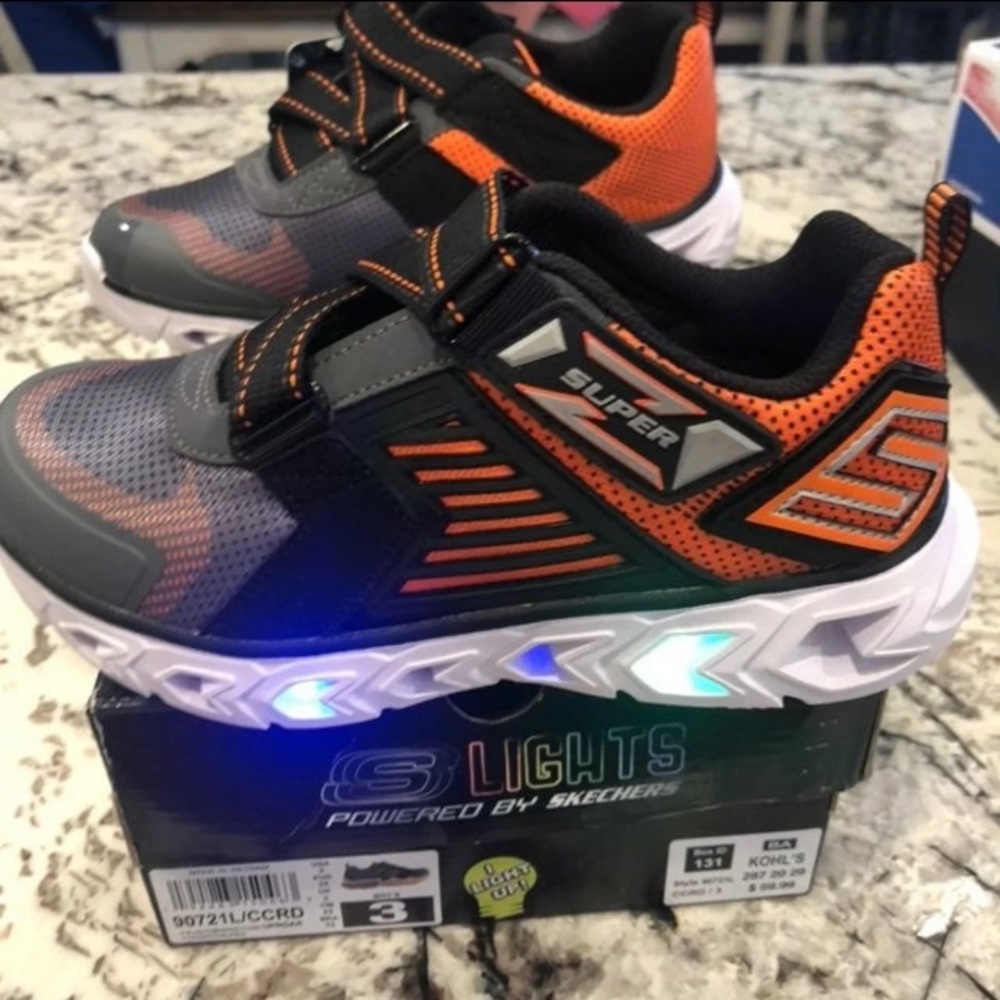NWT Skechers Boys S Lights Light Up Shoes Size 3